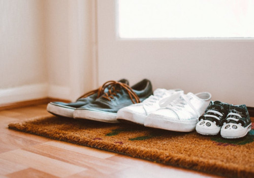 De nadelen van het dragen van schoenen binnenshuis