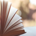 Waarom ruiken oude boeken zo speciaal? het verrassende antwoord uitgelegd