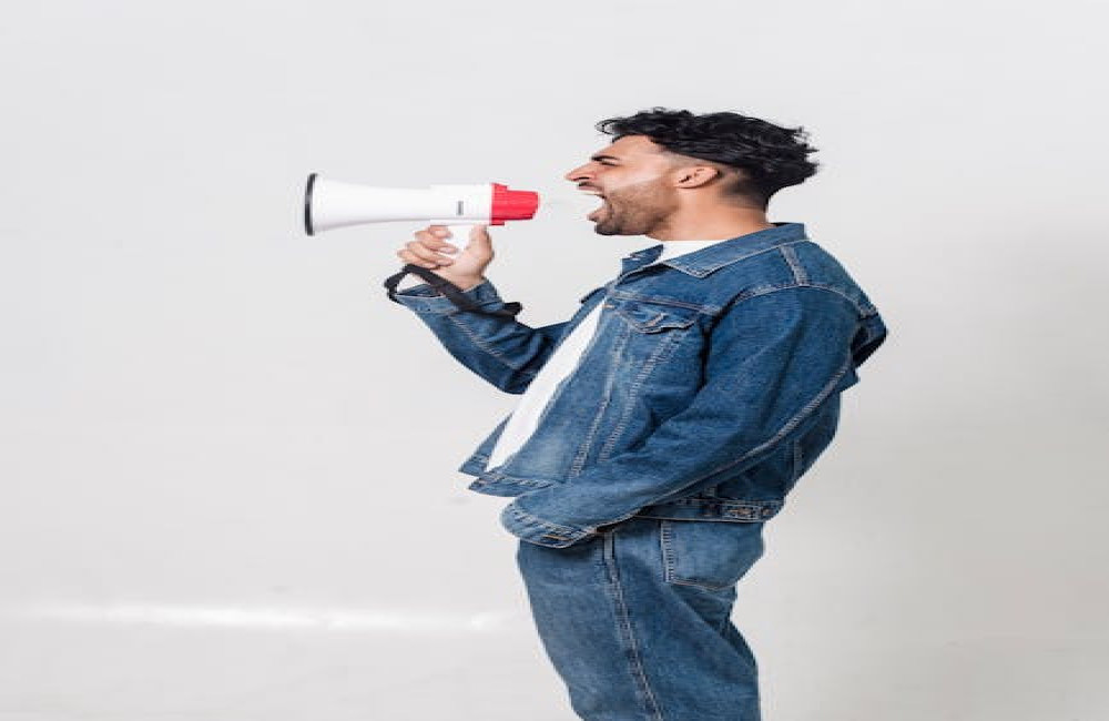 Waarom klinkt je eigen stem anders op een opname?