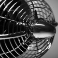 Waarom slapen met een ventilator aan slecht kan zijn voor je gezondheid